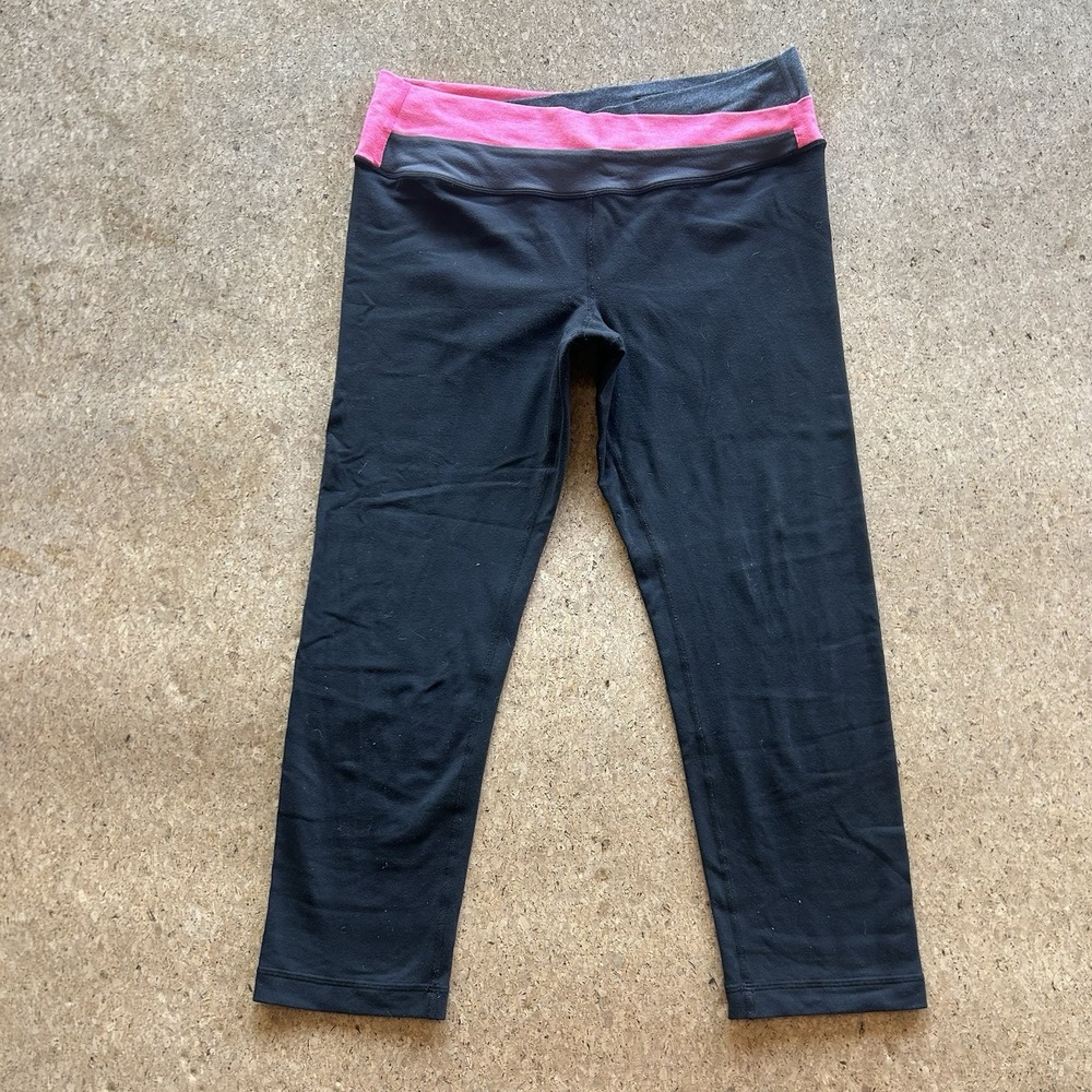 lululemon athletica Women's 8 Black Pink Striped Waist Capri Yoga Leggings
